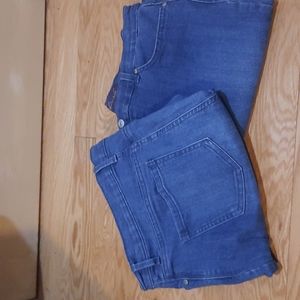 2 pairs of Gloria Vanderbilt Amanda size 12 average length stretch materialjeans